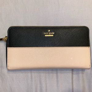 LIKE NEW- KATE SPADE WALLET